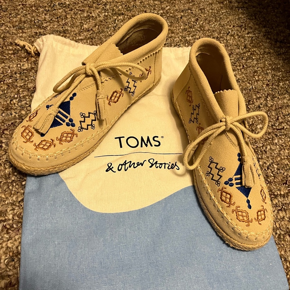 TOMS ankle boot moccasins, brand new